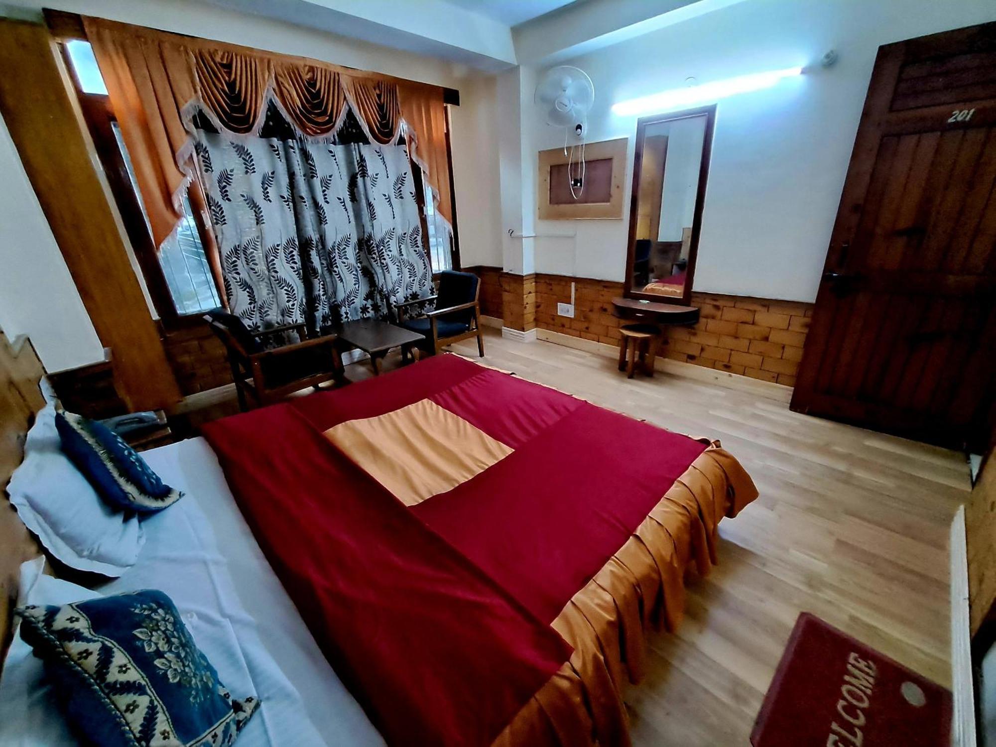 Hotel Snow Mountain Mall Road Manali  Exterior photo